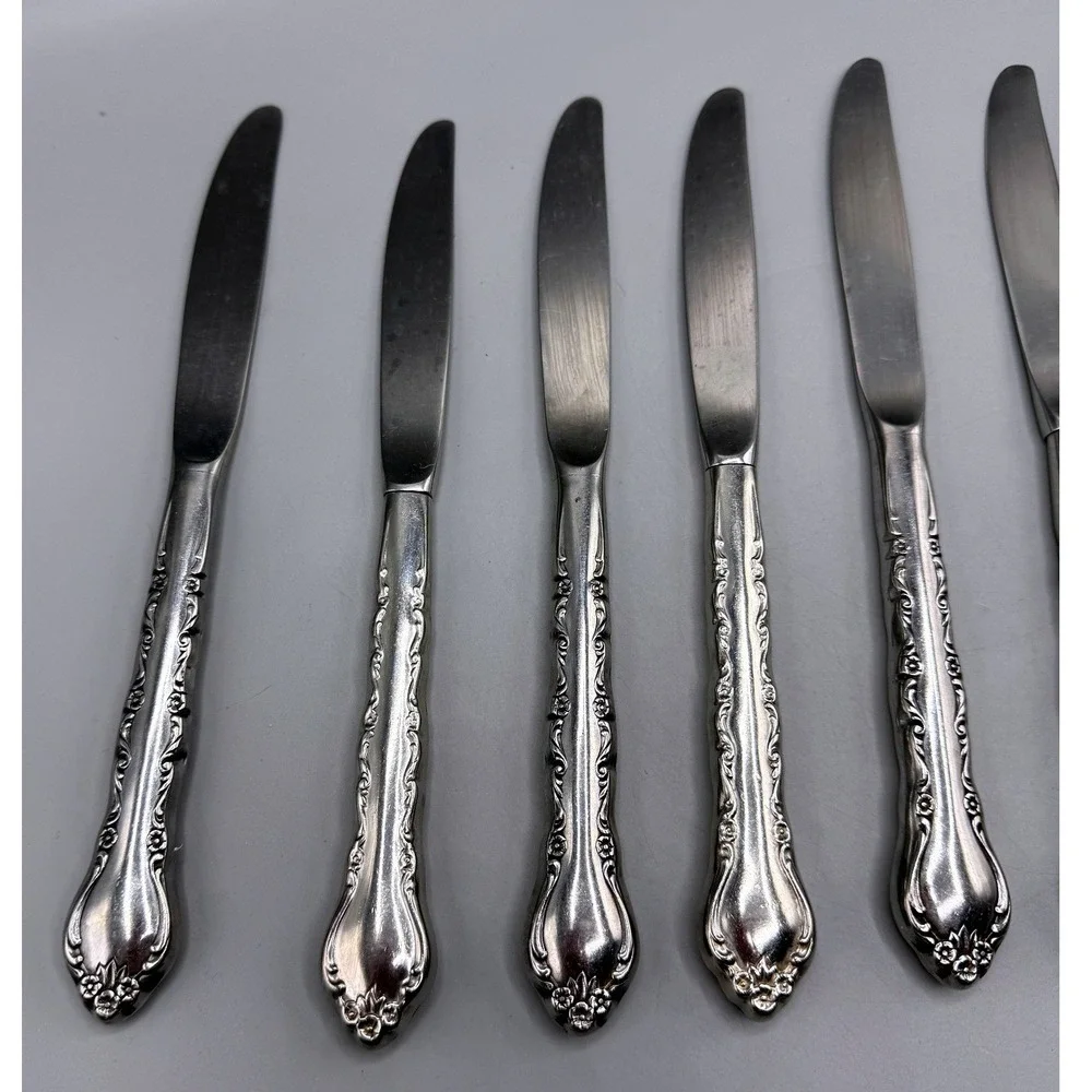 Vintage International Stainless Gigi? Unmarked Serrated Dinner Knives Set of 9